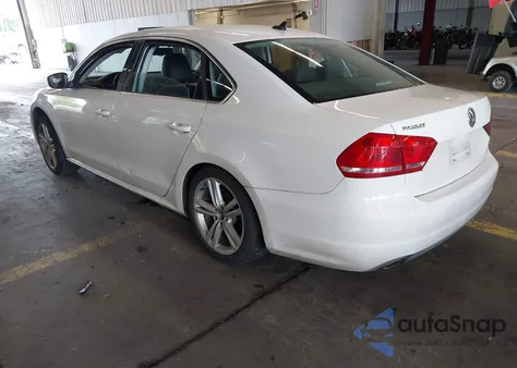 2014 Volkswagen Passat 2.0L Tdi Se z USA, uszkodzony, nr VIN 1VWBN7A31EC112210